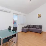 Ana * Vinišće