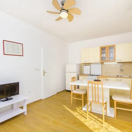 Ana Apartament Vinišće